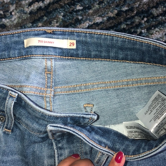 Levi’s Distressed Knee Jeans - Picture 3 of 3